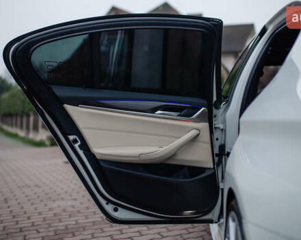 Белый БМВ 5 Серия, объемом двигателя 3 л и пробегом 139 тыс. км за 35000 $, фото 37 на Automoto.ua