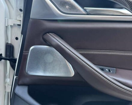 Белый БМВ 5 Серия, объемом двигателя 3 л и пробегом 180 тыс. км за 35400 $, фото 54 на Automoto.ua