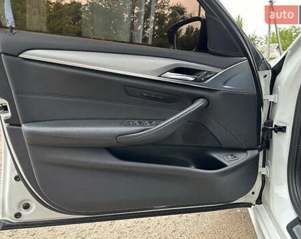 БМВ 5 Серия 2017 в Львове на Automoto.ua Белый БМВ 5 Серия, объемом двигателя 2 л и пробегом 107 тыс. км за 27500 $, фото 14 на Automoto.ua