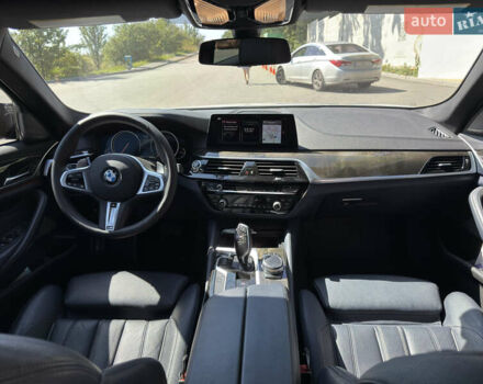 БМВ 5 Серия 2017 в Киеве на Automoto.ua Белый БМВ 5 Серия, объемом двигателя 3 л и пробегом 163 тыс. км за 33777 $, фото 4 на Automoto.ua