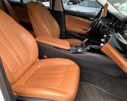 Білий БМВ 5 Серія, об'ємом двигуна 2 л та пробігом 220 тис. км за 23290 $, фото 36 на Automoto.ua