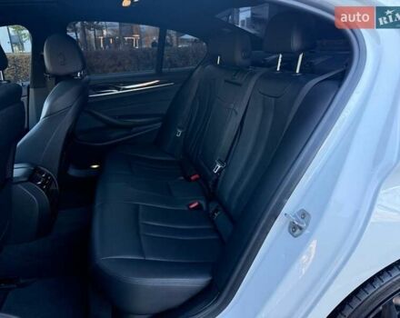 Белый БМВ 5 Серия, объемом двигателя 2 л и пробегом 118 тыс. км за 26990 $, фото 7 на Automoto.ua