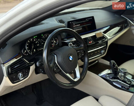 Белый БМВ 5 Серия, объемом двигателя 2 л и пробегом 215 тыс. км за 22950 $, фото 25 на Automoto.ua