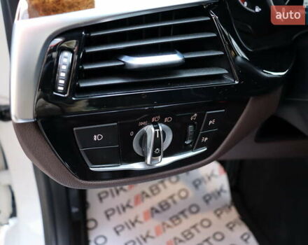 Белый БМВ 5 Серия, объемом двигателя 3 л и пробегом 106 тыс. км за 34900 $, фото 19 на Automoto.ua