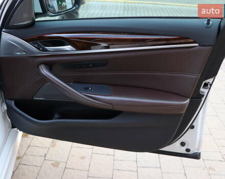 Белый БМВ 5 Серия, объемом двигателя 3 л и пробегом 106 тыс. км за 34900 $, фото 49 на Automoto.ua