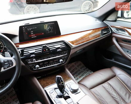 Белый БМВ 5 Серия, объемом двигателя 3 л и пробегом 106 тыс. км за 34900 $, фото 42 на Automoto.ua