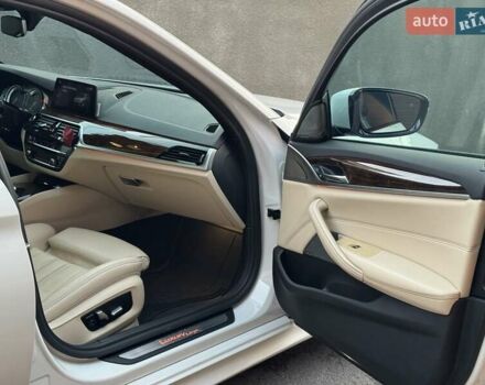 Белый БМВ 5 Серия, объемом двигателя 3 л и пробегом 157 тыс. км за 35499 $, фото 12 на Automoto.ua