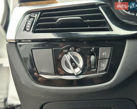 Белый БМВ 5 Серия, объемом двигателя 3 л и пробегом 99 тыс. км за 33500 $, фото 35 на Automoto.ua