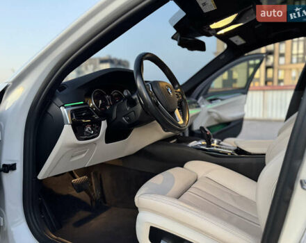 Белый БМВ 5 Серия, объемом двигателя 2 л и пробегом 70 тыс. км за 28888 $, фото 100 на Automoto.ua