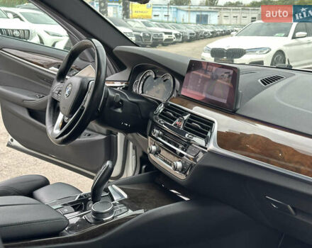 Белый БМВ 5 Серия, объемом двигателя 3 л и пробегом 99 тыс. км за 33500 $, фото 24 на Automoto.ua