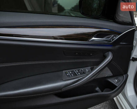 Белый БМВ 5 Серия, объемом двигателя 3 л и пробегом 101 тыс. км за 36500 $, фото 16 на Automoto.ua