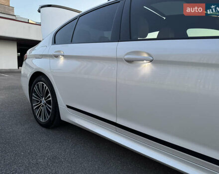 Белый БМВ 5 Серия, объемом двигателя 2 л и пробегом 70 тыс. км за 28888 $, фото 92 на Automoto.ua