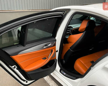 Білий БМВ 5 Серія, об'ємом двигуна 3 л та пробігом 88 тис. км за 60000 $, фото 8 на Automoto.ua