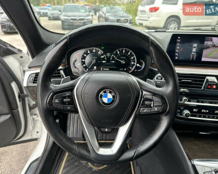 Белый БМВ 5 Серия, объемом двигателя 3 л и пробегом 99 тыс. км за 33500 $, фото 27 на Automoto.ua