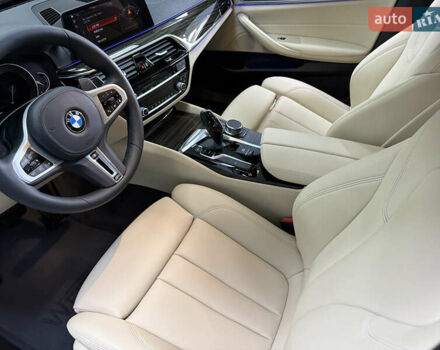 Білий БМВ 5 Серія, об'ємом двигуна 2 л та пробігом 74 тис. км за 29900 $, фото 19 на Automoto.ua