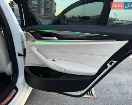 Білий БМВ 5 Серія, об'ємом двигуна 2 л та пробігом 70 тис. км за 29888 $, фото 43 на Automoto.ua