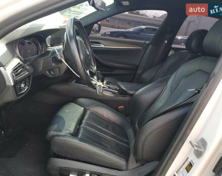 Белый БМВ 5 Серия, объемом двигателя 2 л и пробегом 172 тыс. км за 24999 $, фото 6 на Automoto.ua