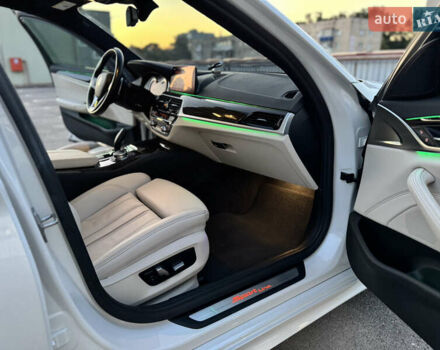 Білий БМВ 5 Серія, об'ємом двигуна 2 л та пробігом 70 тис. км за 29888 $, фото 55 на Automoto.ua