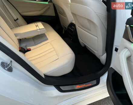 Белый БМВ 5 Серия, объемом двигателя 2 л и пробегом 70 тыс. км за 28888 $, фото 86 на Automoto.ua