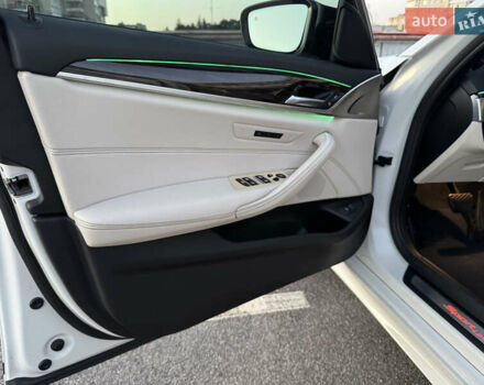 Белый БМВ 5 Серия, объемом двигателя 2 л и пробегом 70 тыс. км за 28888 $, фото 64 на Automoto.ua