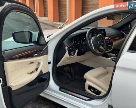 Белый БМВ 5 Серия, объемом двигателя 3 л и пробегом 157 тыс. км за 35499 $, фото 6 на Automoto.ua