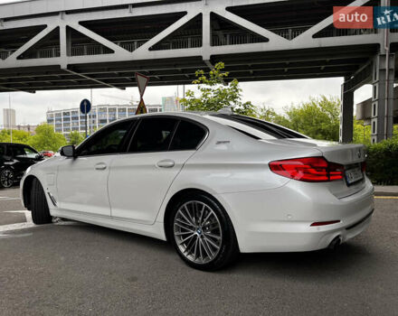 Белый БМВ 5 Серия, объемом двигателя 2 л и пробегом 87 тыс. км за 35900 $, фото 4 на Automoto.ua