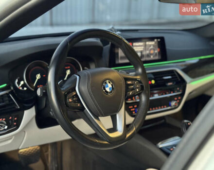 Білий БМВ 5 Серія, об'ємом двигуна 2 л та пробігом 70 тис. км за 29888 $, фото 22 на Automoto.ua