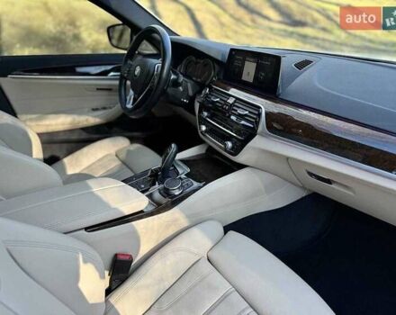 Белый БМВ 5 Серия, объемом двигателя 3 л и пробегом 55 тыс. км за 43500 $, фото 6 на Automoto.ua