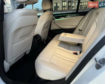 Белый БМВ 5 Серия, объемом двигателя 2 л и пробегом 70 тыс. км за 28888 $, фото 101 на Automoto.ua