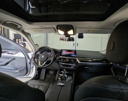 Білий БМВ 5 Серія, об'ємом двигуна 2 л та пробігом 65 тис. км за 19900 $, фото 9 на Automoto.ua