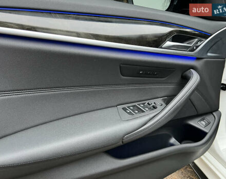 Білий БМВ 5 Серія, об'ємом двигуна 2 л та пробігом 122 тис. км за 29300 $, фото 20 на Automoto.ua