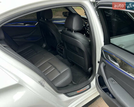 Білий БМВ 5 Серія, об'ємом двигуна 2 л та пробігом 122 тис. км за 29300 $, фото 26 на Automoto.ua