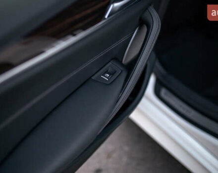 Білий БМВ 5 Серія, об'ємом двигуна 3 л та пробігом 56 тис. км за 50000 $, фото 75 на Automoto.ua