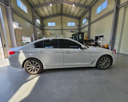 Білий БМВ 5 Серія, об'ємом двигуна 2 л та пробігом 65 тис. км за 19900 $, фото 5 на Automoto.ua