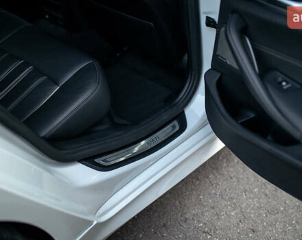 Білий БМВ 5 Серія, об'ємом двигуна 3 л та пробігом 56 тис. км за 50000 $, фото 67 на Automoto.ua