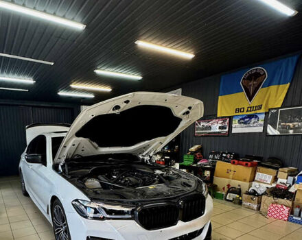 Белый БМВ 5 Серия, объемом двигателя 3 л и пробегом 105 тыс. км за 35999 $, фото 3 на Automoto.ua