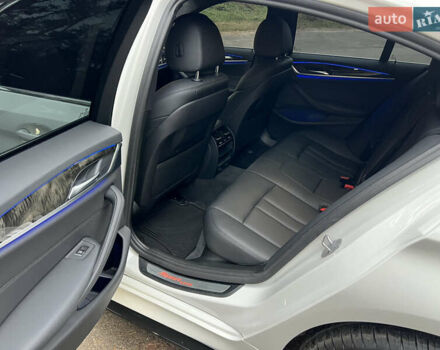 Білий БМВ 5 Серія, об'ємом двигуна 2 л та пробігом 122 тис. км за 29300 $, фото 21 на Automoto.ua