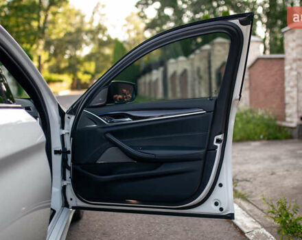 Білий БМВ 5 Серія, об'ємом двигуна 3 л та пробігом 56 тис. км за 50000 $, фото 51 на Automoto.ua