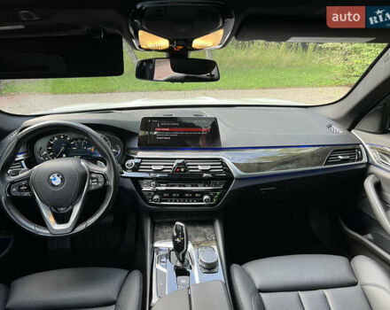 Белый БМВ 5 Серия, объемом двигателя 2 л и пробегом 118 тыс. км за 30900 $, фото 27 на Automoto.ua