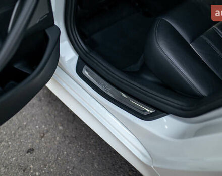 Білий БМВ 5 Серія, об'ємом двигуна 3 л та пробігом 56 тис. км за 50000 $, фото 74 на Automoto.ua