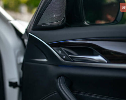 Білий БМВ 5 Серія, об'ємом двигуна 3 л та пробігом 56 тис. км за 50000 $, фото 49 на Automoto.ua