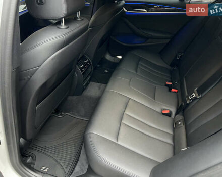 Білий БМВ 5 Серія, об'ємом двигуна 2 л та пробігом 122 тис. км за 29300 $, фото 22 на Automoto.ua