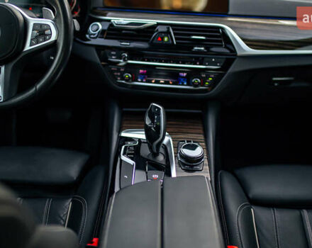 Білий БМВ 5 Серія, об'ємом двигуна 3 л та пробігом 56 тис. км за 50000 $, фото 61 на Automoto.ua