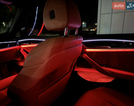 Белый БМВ 5 Серия, объемом двигателя 3 л и пробегом 81 тыс. км за 56500 $, фото 3 на Automoto.ua