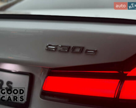 Белый БМВ 5 Серия, объемом двигателя 2 л и пробегом 105 тыс. км за 37000 $, фото 14 на Automoto.ua