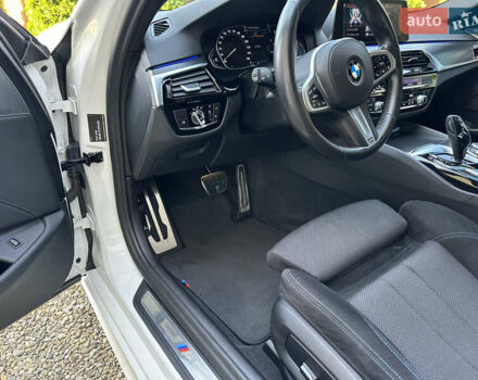 БМВ 5 Серия 2020 в Ивано-Франковске на Automoto.ua Белый БМВ 5 Серия, объемом двигателя 2 л и пробегом 174 тыс. км за 36750 $, фото 49 на Automoto.ua