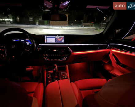 Белый БМВ 5 Серия, объемом двигателя 3 л и пробегом 81 тыс. км за 56500 $, фото 2 на Automoto.ua