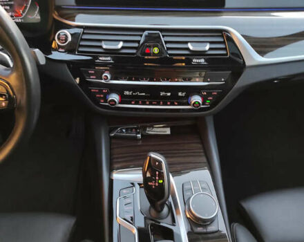 Белый БМВ 5 Серия, объемом двигателя 3 л и пробегом 71 тыс. км за 39000 $, фото 7 на Automoto.ua