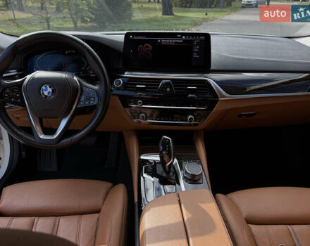 Белый БМВ 5 Серия, объемом двигателя 2 л и пробегом 70 тыс. км за 35500 $, фото 4 на Automoto.ua