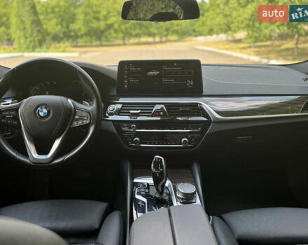 Білий БМВ 5 Серія, об'ємом двигуна 2 л та пробігом 99 тис. км за 36000 $, фото 17 на Automoto.ua